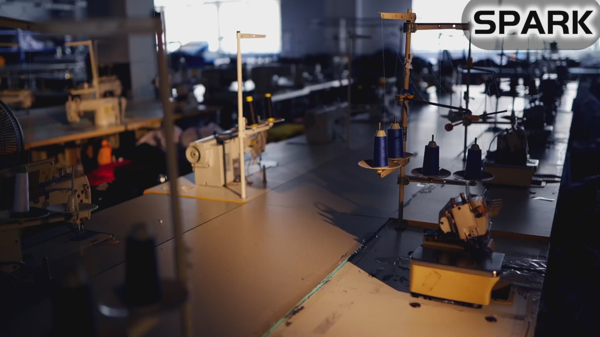 Carica il video: factory video